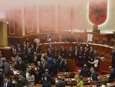 Αλβανία: Υπερψηφίστηκε από τη Βουλή το πρωτόκολλο ένταξης των Σκοπίων στο ΝΑΤΟ